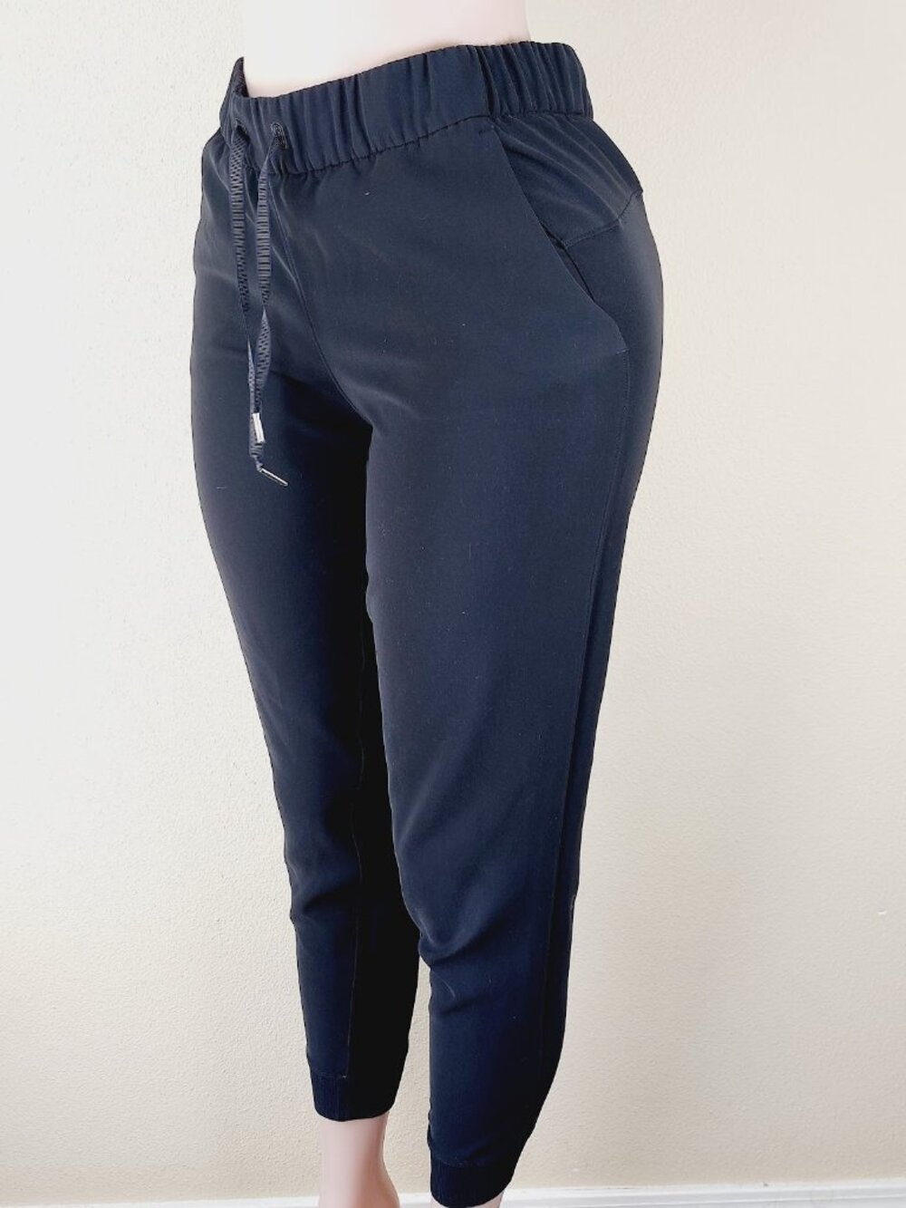 Lululemon Women's Black Align Ready To Rulu Tapered Jogger Pants Size 6 - Picture 5 of 8